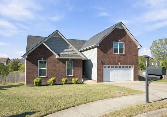 Photo 2 of Single family home for sale at 1716 Winterhaven Ct, Clarksville, TN 37042 | MLS# 3624187 | Listing updated on 2026-10-22