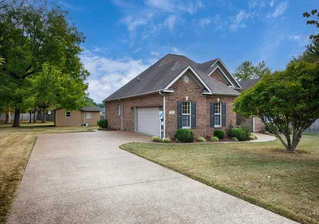 Photo 1 of Single family home for sale at 717 S Clinton St, Athens, AL 35611 | MLS# 3620152 | Listing updated on 2026-10-21
