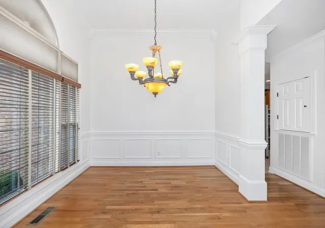 Photo 3 of Single family home for sale at 717 S Clinton St, Athens, AL 35611 | MLS# 3620152 | Listing updated on 2026-10-21