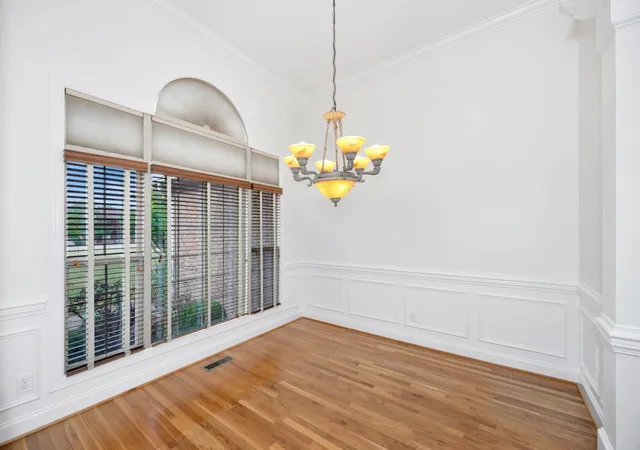 Photo 4 of Single family home for sale at 717 S Clinton St, Athens, AL 35611 | MLS# 3620152 | Listing updated on 2026-10-21
