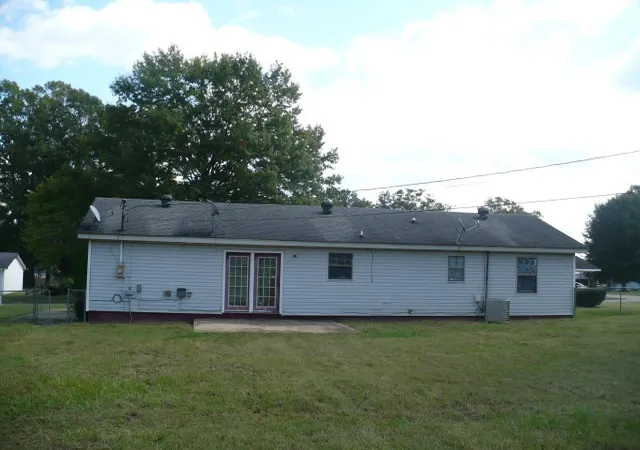 Photo 3 of Single family home for sale at 115 English St, Bolivar, TN 38008 | MLS# 3620164 | Listing updated on 2026-10-13