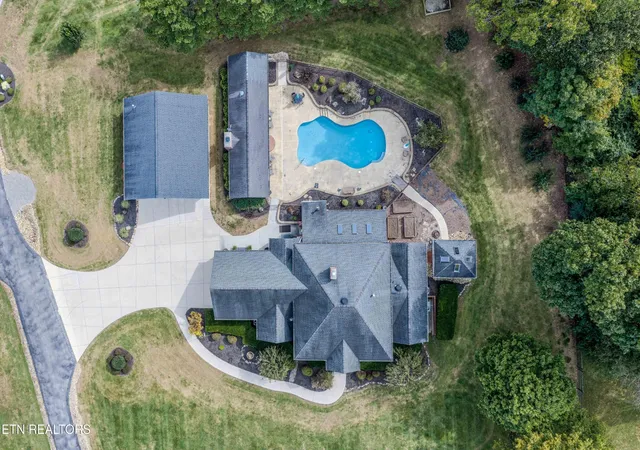 Photo 4 of Single family home for sale at 2425 Mccleary Rd, Sevierville, TN 37876 | MLS# 3620162 | Listing updated on 2026-10-31
