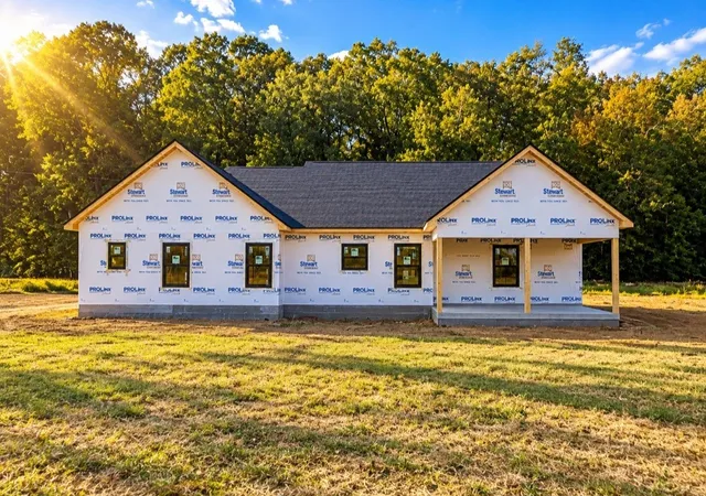 Photo 3 of Single family home for sale at 1600 Gilliam Holw Rd, Dickson, TN 37055 | MLS# 3620851 | Listing updated on 2026-10-23