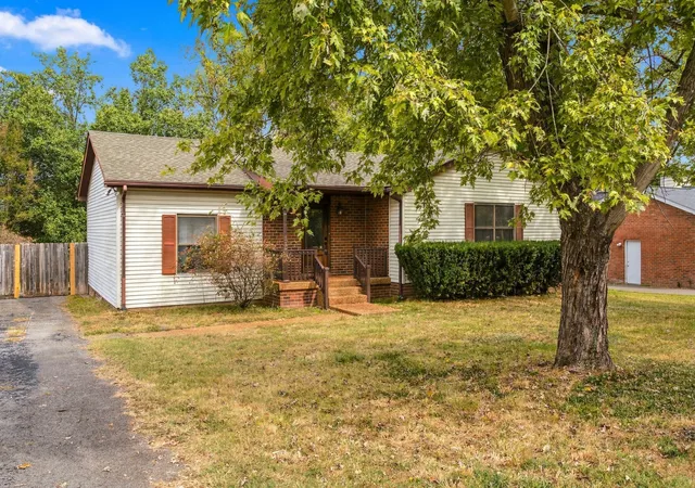 Photo 1 of Single family home for sale at 661 Dutchmans Dr, Hermitage, TN 37076 | MLS# 3620740 | Listing updated on 2026-10-19