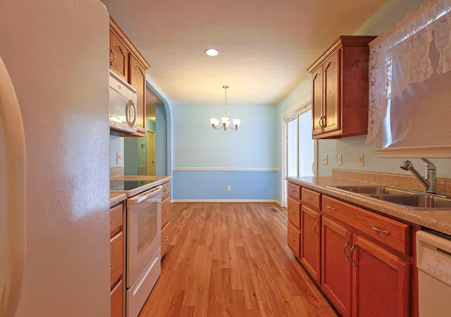 Photo 3 of Single family home for sale at 1627 Robert Rd, Columbia, TN 38401 | MLS# 3623199 | Listing updated on 2026-10-29