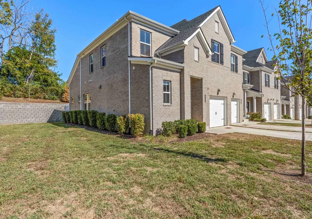 Photo 2 of Townhouse for sale at 204 Douglas Bnd Rd #1706, Gallatin, TN 37066 | MLS# 3620614 | Listing updated on 2026-10-17