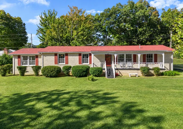 Single family home for sale at 108 S Hummingbird Ln, Dickson, TN 37055 | MLS# 3624310