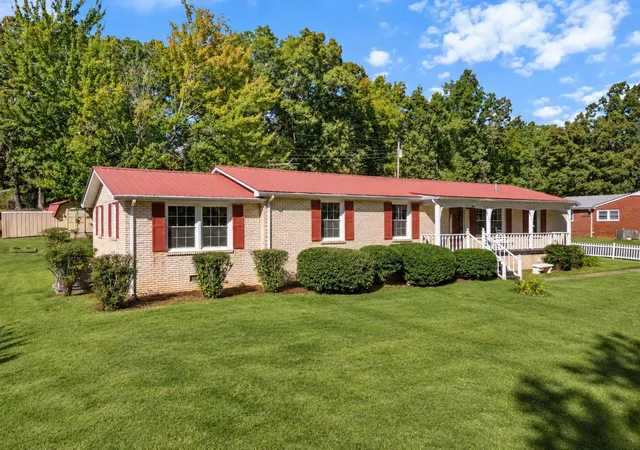Photo 1 of Single family home for sale at 108 S Hummingbird Ln, Dickson, TN 37055 | MLS# 3624310 | Listing updated on 2026-10-23