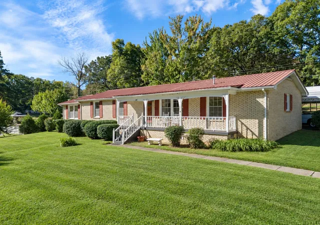 Photo 2 of Single family home for sale at 108 S Hummingbird Ln, Dickson, TN 37055 | MLS# 3624310 | Listing updated on 2026-10-23
