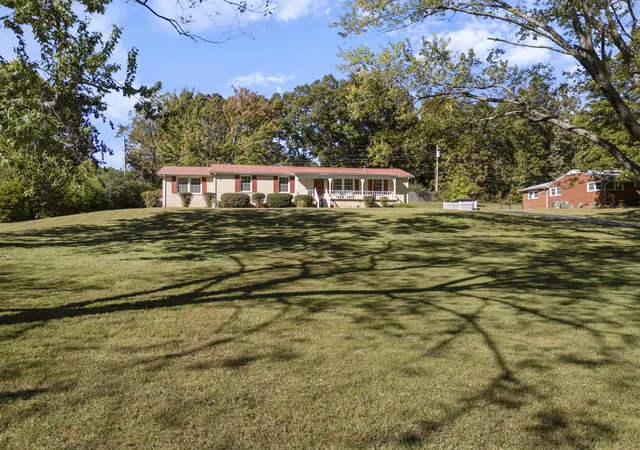 Photo 3 of Single family home for sale at 108 S Hummingbird Ln, Dickson, TN 37055 | MLS# 3624310 | Listing updated on 2026-10-23