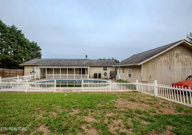Photo 2 of Single family home for sale at 1194 Rawhide Tr, Lenoir City, TN 37772 | MLS# 3620263 | Listing updated on 2026-10-20