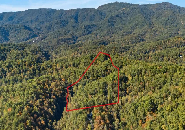 Photo 2 of Single family home for sale at 4021 Camp Holw Rd, Sevierville, TN 37876 | MLS# 3621652 | Listing updated on 2026-10-19