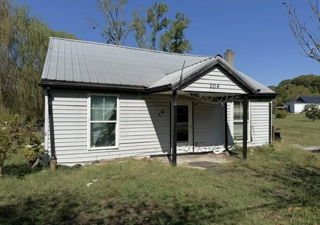 Photo 1 of Single family home for sale at 204 Walker St, Mc Minnville, TN 37110 | MLS# 3620417 | Listing updated on 2026-10-14