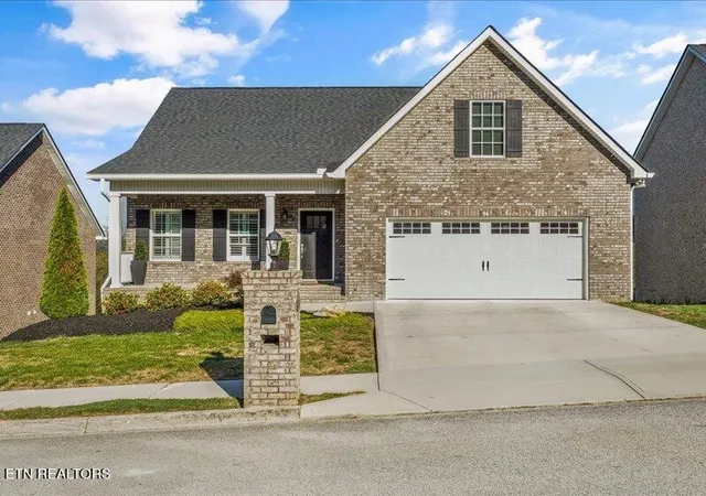 Photo 1 of Single family home for sale at 573 Timberline Dr, Lenoir City, TN 37772 | MLS# 3620281 | Listing updated on 2026-10-20