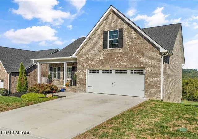 Photo 3 of Single family home for sale at 573 Timberline Dr, Lenoir City, TN 37772 | MLS# 3620281 | Listing updated on 2026-10-20