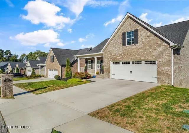 Photo 4 of Single family home for sale at 573 Timberline Dr, Lenoir City, TN 37772 | MLS# 3620281 | Listing updated on 2026-10-20