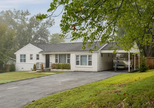 Photo 3 of Single family home for sale at 3612 Altamira Dr, Chattanooga, TN 37412 | MLS# 3620291 | Listing updated on 2026-10-15
