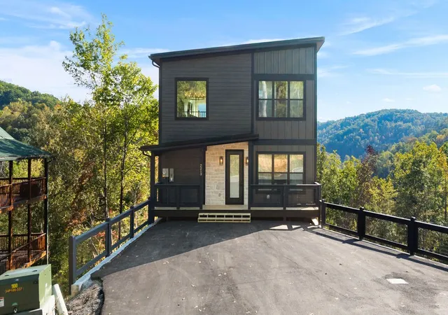 Photo 1 of Single family home for sale at 2213 Legend Dr, Sevierville, TN 37876 | MLS# 3621259 | Listing updated on 2026-10-17
