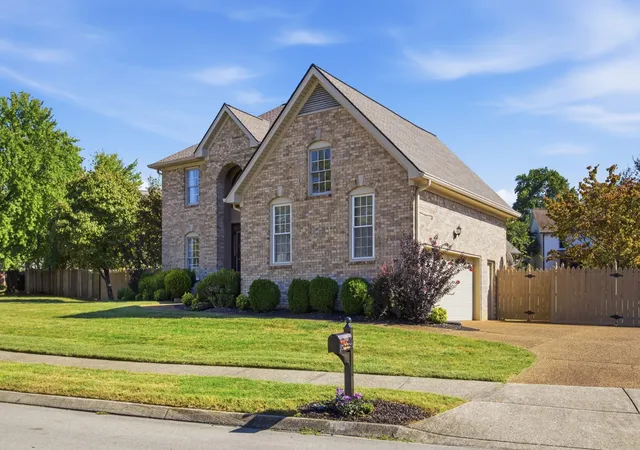 Photo 3 of Single family home for sale at 105 Rigby Dr, Franklin, TN 37064 | MLS# 3620507 | Listing updated on 2026-10-29