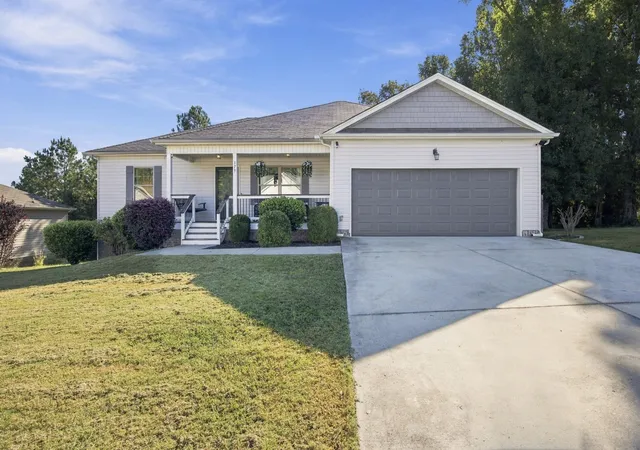 Single family home for sale at 173 Battle Blf Dr, Rossville, GA 30741 | MLS# 3620321