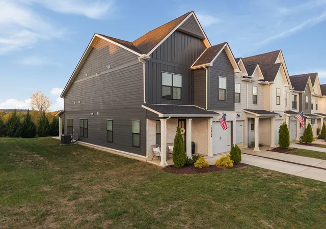 Photo 2 of Townhouse for sale at 3024 Inman Dr, Thompsons Station, TN 37179 | MLS# 3621152 | Listing updated on 2026-10-25