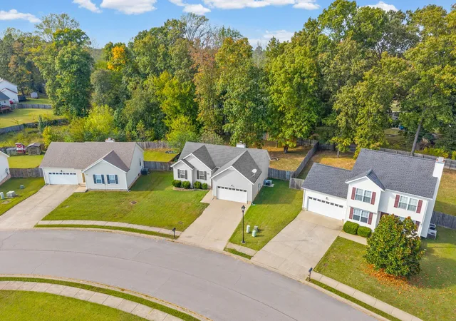 Photo 4 of Single family home for sale at 382 Andrew Dr, Clarksville, TN 37042 | MLS# 3620439 | Listing updated on 2026-10-27