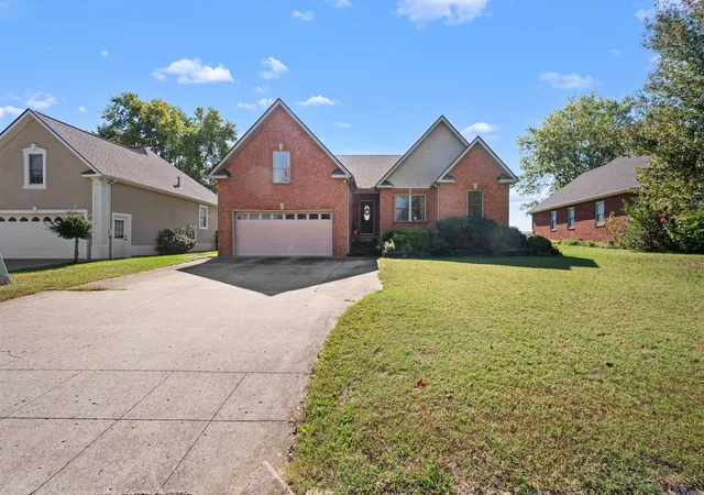 Photo 1 of Single family home for sale at 200 Foxrun, Springfield, TN 37172 | MLS# 3620562 | Listing updated on 2026-10-16