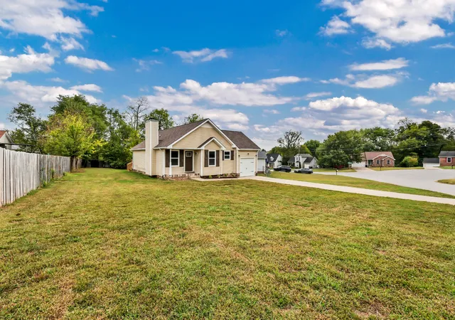 Photo 1 of Single family home for sale at 3724 Lavender Cir, Clarksville, TN 37042 | MLS# 3621444 | Listing updated on 2026-10-16
