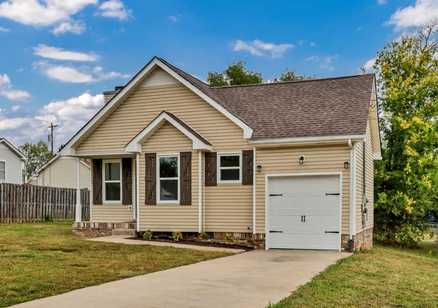 Photo 2 of Single family home for sale at 3724 Lavender Cir, Clarksville, TN 37042 | MLS# 3621444 | Listing updated on 2026-10-16
