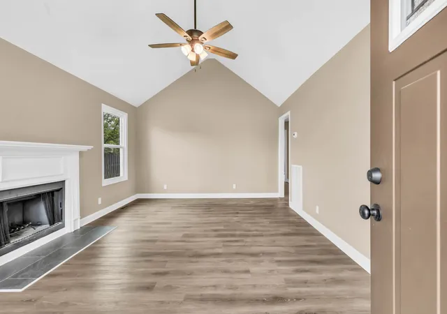 Photo 4 of Single family home for sale at 3724 Lavender Cir, Clarksville, TN 37042 | MLS# 3621444 | Listing updated on 2026-10-16