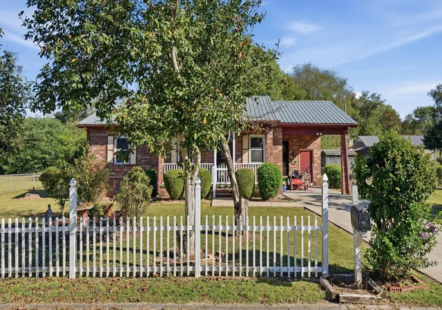 Photo 1 of Sale Pending at 409 Laurel Dr, Fayetteville, TN 37334 | MLS# 3620874 | Listing updated on 2026-10-16