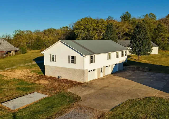 Photo 3 of Single family home for sale at 16 Gordie Ln, Brush Creek, TN 38547 | MLS# 3623845 | Listing updated on 2026-10-23