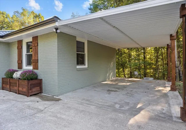 Photo 3 of Single family home for sale at 370 Wolfe Blvd, Erin, TN 37061 | MLS# 3620682 | Listing updated on 2026-10-15