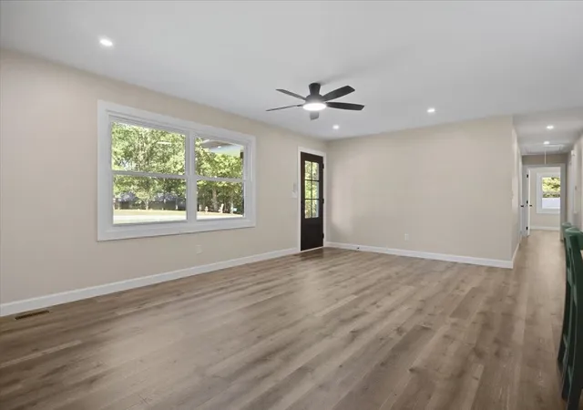 Photo 3 of Single family home for sale at 370 Wolfe Blvd, Erin, TN 37061 | MLS# 3620682 | Listing updated on 2026-10-15