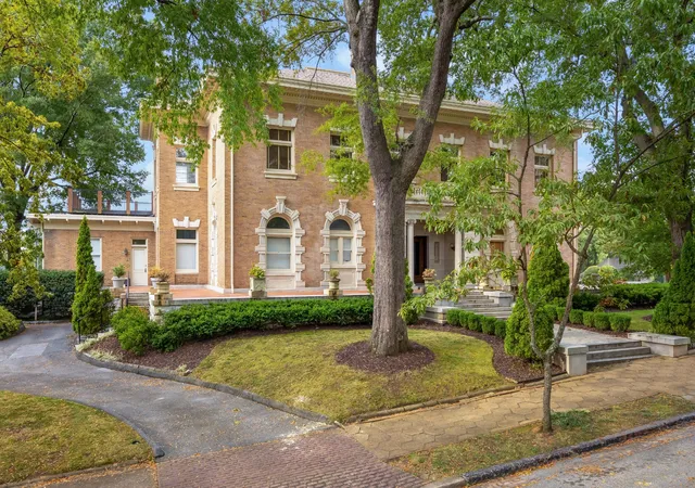 Photo 3 of Condo for sale at 900 Vine St #9, Chattanooga, TN 37403 | MLS# 3620433 | Listing updated on 2026-10-20