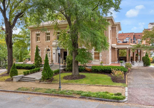 Photo 3 of Condo for sale at 900 Vine St #9, Chattanooga, TN 37403 | MLS# 3620433 | Listing updated on 2026-10-20