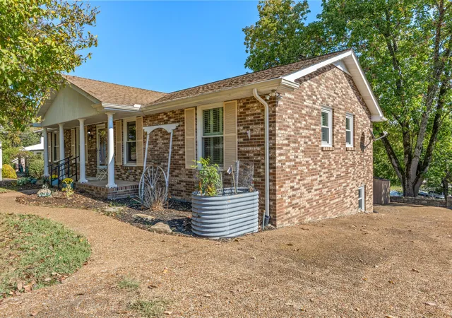 Photo 3 of Single family home for sale at 491 Lake Forest Dr, Mount Juliet, TN 37122 | MLS# 3620486 | Listing updated on 2026-10-15