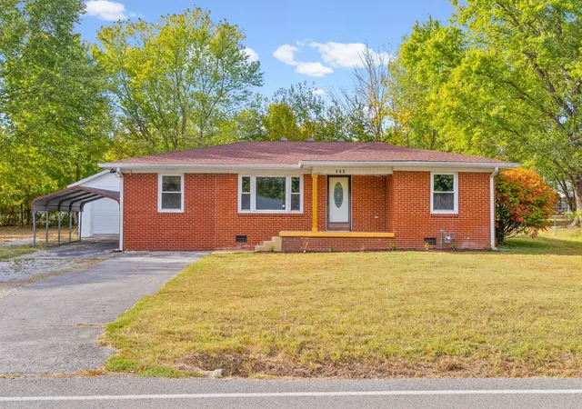 Photo 1 of Single family home for sale at 614 Sanderson Dr, Hopkinsville, KY 42240 | MLS# 3620475 | Listing updated on 2026-10-14