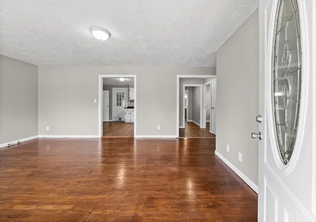 Photo 3 of Single family home for sale at 614 Sanderson Dr, Hopkinsville, KY 42240 | MLS# 3620475 | Listing updated on 2026-10-14
