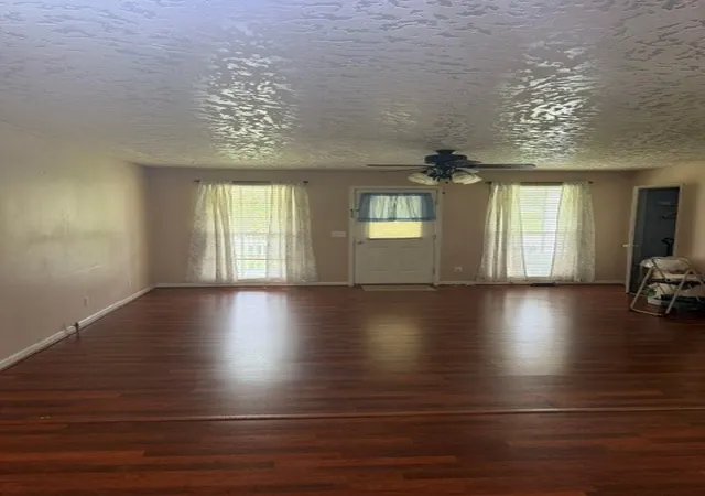 Photo 3 of Single family home for sale at 208 Valley St, Sparta, TN 38583 | MLS# 3620530 | Listing updated on 2026-10-14
