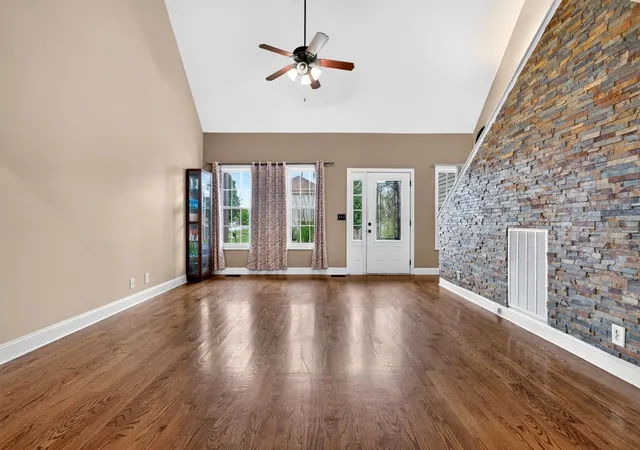 Photo 3 of Single family home for sale at 3617 Fox Den Ln, Clarksville, TN 37040 | MLS# 3621454 | Listing updated on 2026-10-29