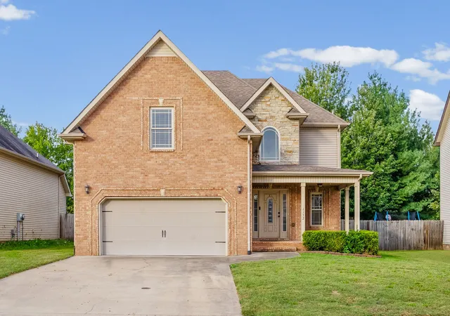 Photo 1 of Single family home for sale at 1132 Chinook Cir, Clarksville, TN 37042 | MLS# 3621128 | Listing updated on 2026-10-22