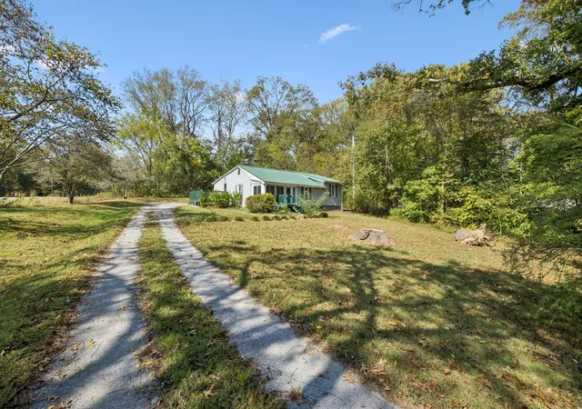 Photo 1 of Single family home for sale at 3165 Old Clarksville Pike, Ashland City, TN 37015 | MLS# 3621643 | Listing updated on 2026-10-23