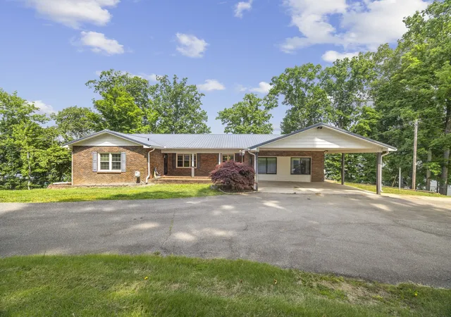 Photo 3 of Single family home for sale at 255 Whispering Hills Dr, Dover, TN 37058 | MLS# 3622351 | Listing updated on 2026-10-19