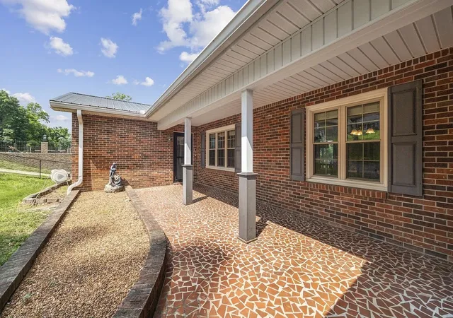 Photo 3 of Single family home for sale at 255 Whispering Hills Dr, Dover, TN 37058 | MLS# 3622351 | Listing updated on 2026-10-19