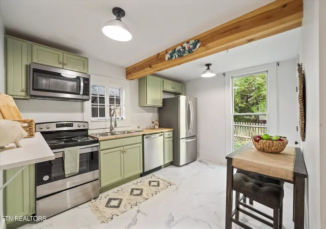 Photo 3 of Single family home for sale at 1404 Hannah Ave, Knoxville, TN 37921 | MLS# 3620587 | Listing updated on 2026-10-17