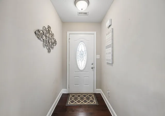 Photo 3 of Single family home for sale at 602 Hollow Crst, Clarksville, TN 37042 | MLS# 3621614 | Listing updated on 2026-10-23