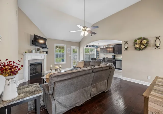 Photo 4 of Single family home for sale at 602 Hollow Crst, Clarksville, TN 37042 | MLS# 3621614 | Listing updated on 2026-10-23