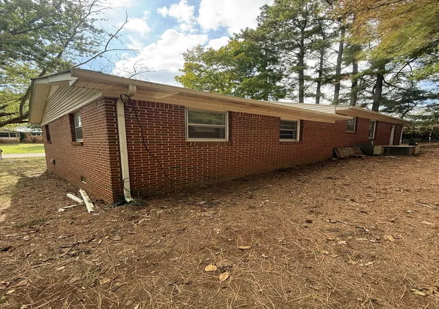 Photo 1 of Single family home for sale at 106 Cherokee Dr, Mc Minnville, TN 37110 | MLS# 3622317 | Listing updated on 2026-10-19