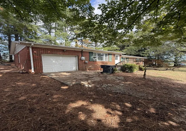Photo 2 of Single family home for sale at 106 Cherokee Dr, Mc Minnville, TN 37110 | MLS# 3622317 | Listing updated on 2026-10-19